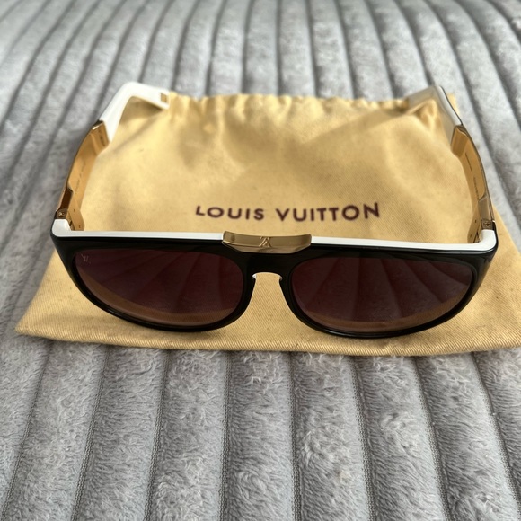 LOUIS VUITTON SUNGLASSES - Picture 8 of 10